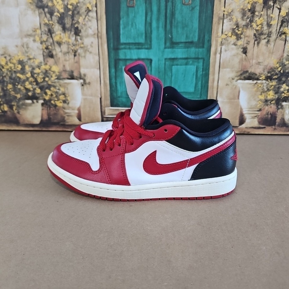 Nike Air Jordan 1 Low White Gym Red White 2022 DC0774-160 Women's Size 8